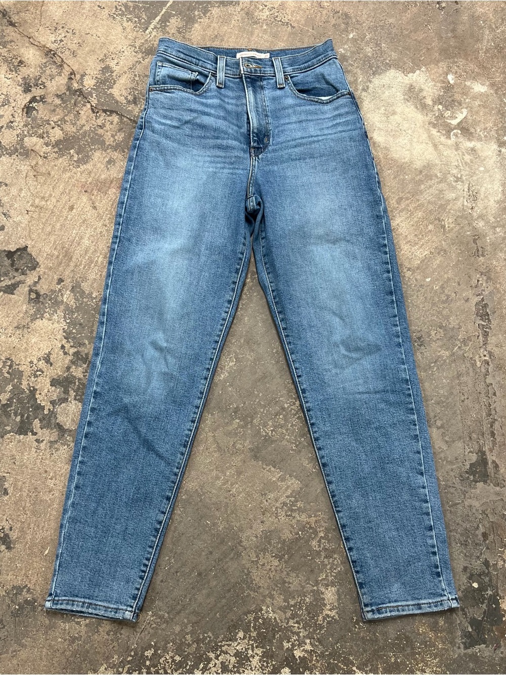 Levi Classic High-Rise Mom Waisted Women's Blue Jeans